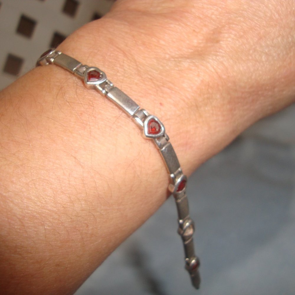 Sterling silver heart garnet bracelet 7.5"